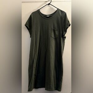 Women’s GAP single pocket cuffed cap sleeve olive green T shirt dress in size XL